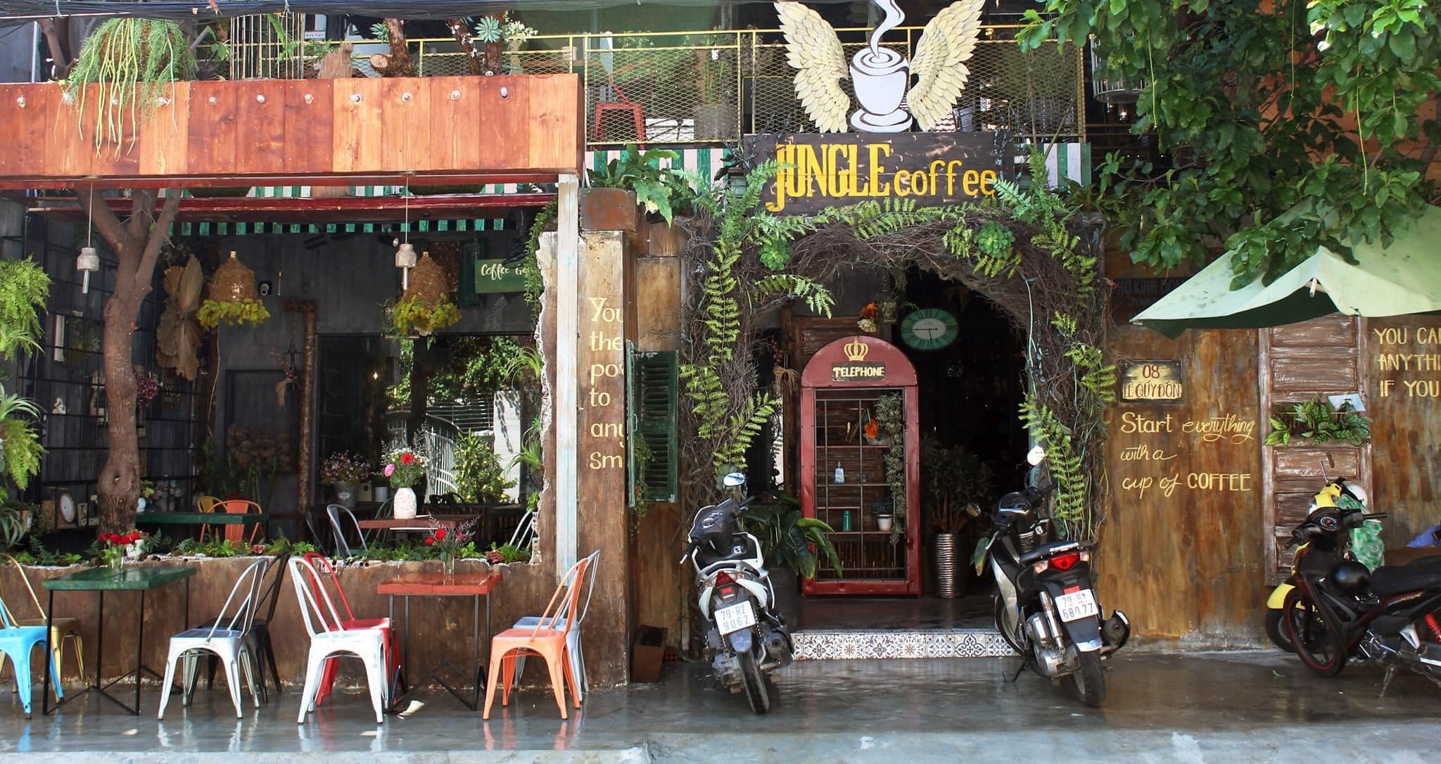 Không gian xanh mát ngập tràn cỏ cây tại Jungle Coffee