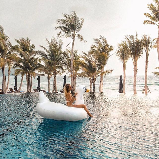 JW Marriott Phú Quốc không gian bể bơi