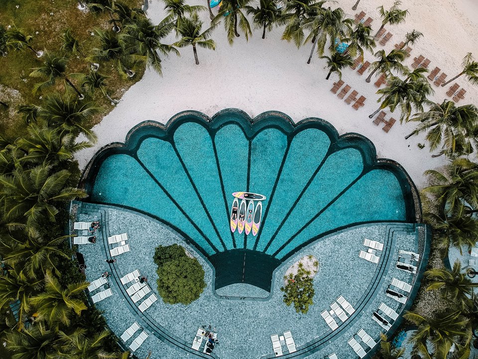 JW Marriott Phú Quốc bể bơi hình con sò