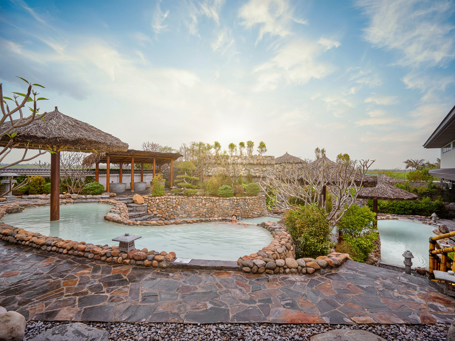 Khu vực tắm khoáng nóng tự nhiên tại Kawara Mỹ An Onsen Huế