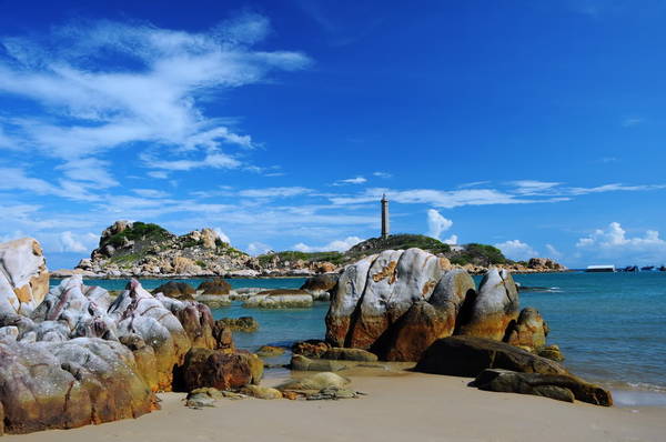 Ngắm bình minh Kê Gà từ mũi đất nhô ra biển