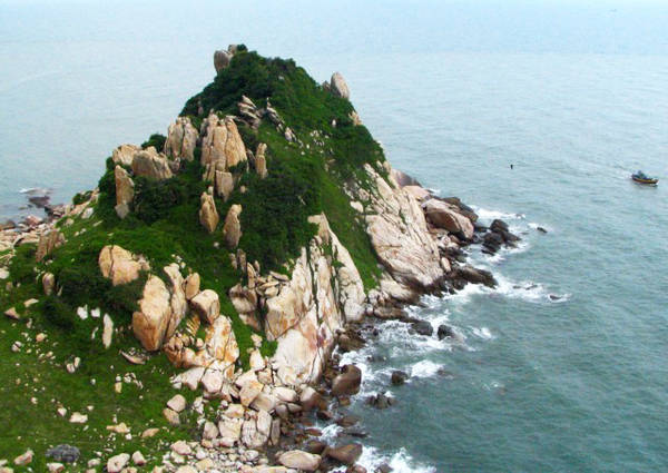 Khung cảnh thiên nhiên hoang sơ tại mũi Kê Gà