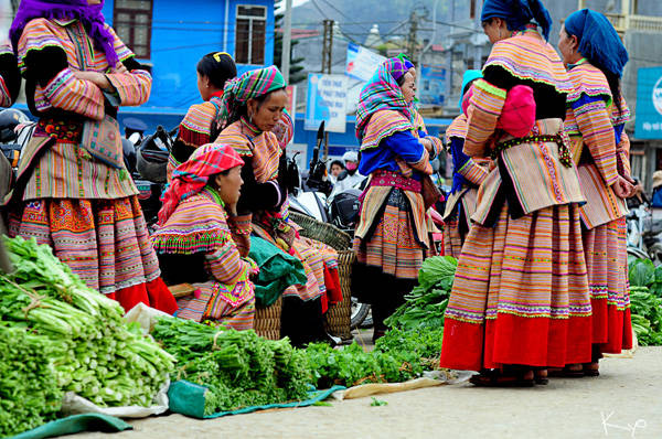 Khu chợ Cốc Ly chủ yếu bán rau và gia cầm khi đi chợ Sapa