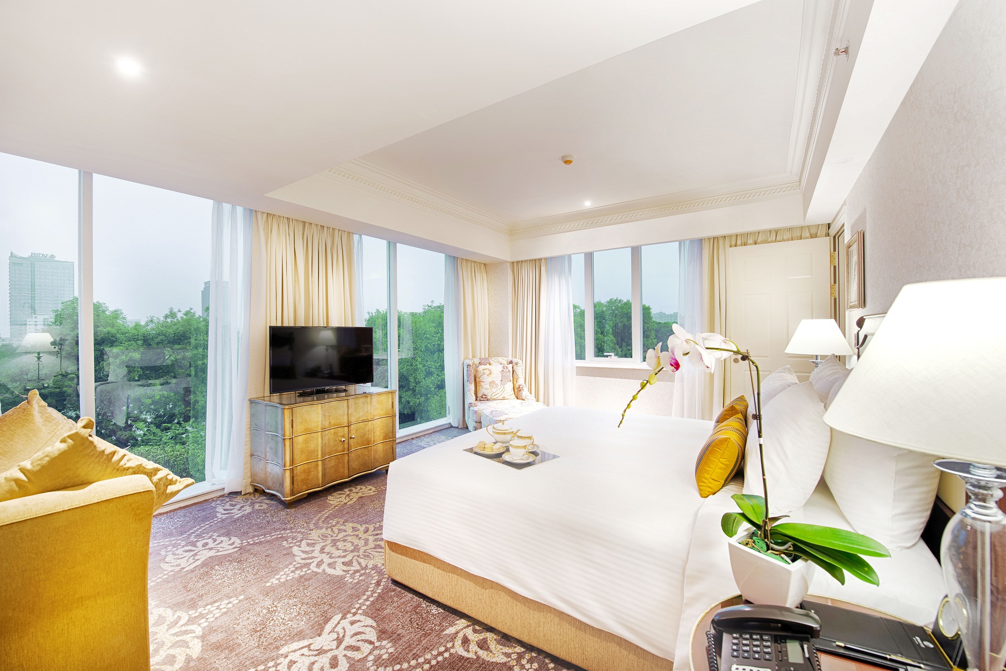 Phòng Masterpiece có vườn tại khách sạn Apricot Hà Nội