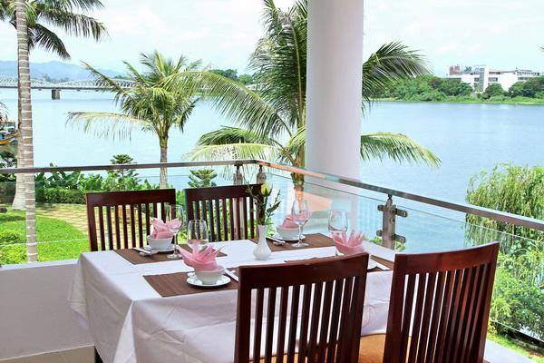 Khách sạn Century Riverside Huế với không gian ẩm thực sang trọng
