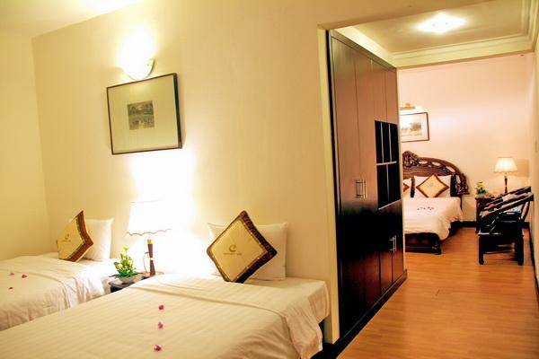 Thiết kế ấm cúng của phòng Family Deluxe River View tại Khách sạn Century Riverside Huế