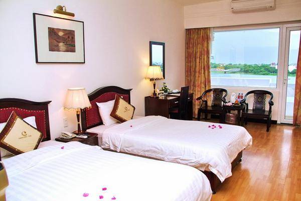 Phòng Family Deluxe Twin River View hướng sông tại Khách sạn Century Riverside Huế