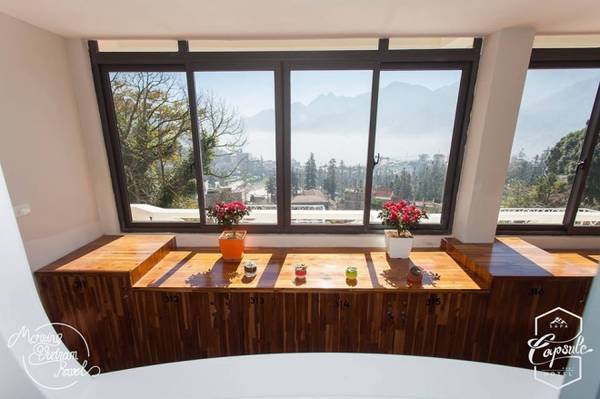 View hướng núi Fansipan từ phòng con nhộng tại Sapa