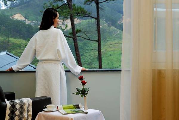 Cửa sổ rộng rãi và tầm nhìn đẹp tại Sacom Golf Club