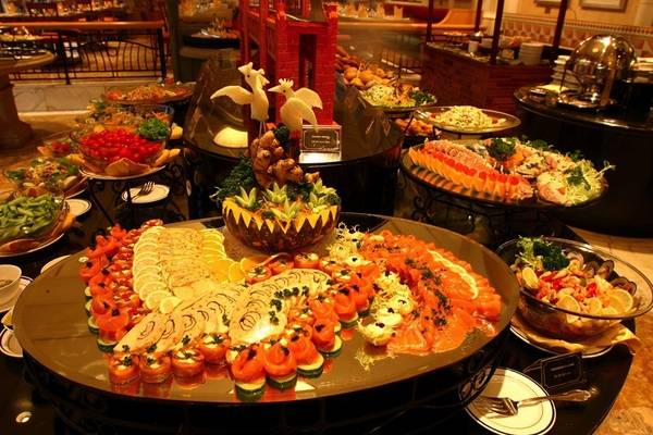 Không gian buffet cao cấp tại nhà hàng Café Promenade thuộc khách sạn Daewoo Hà Nội