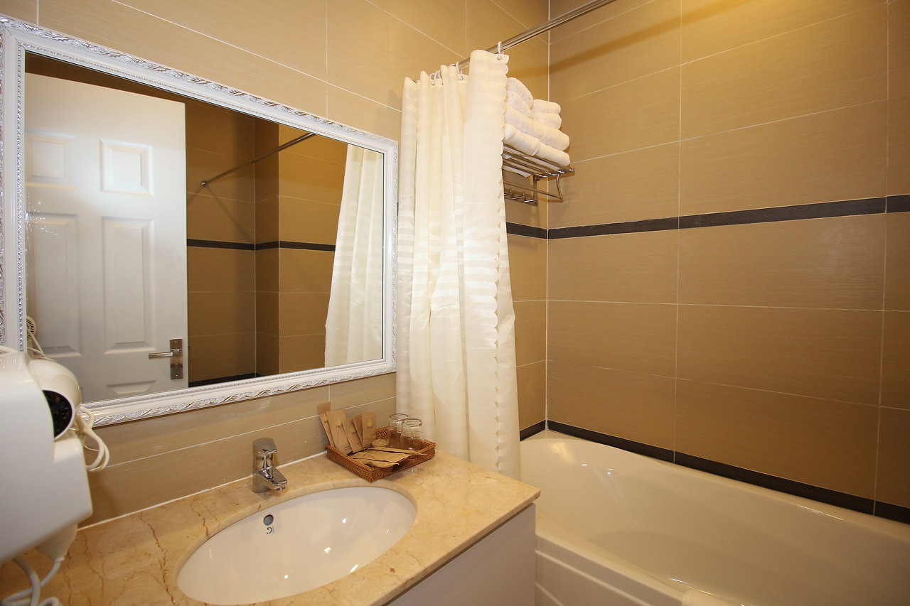 View từ ban công khách sạn Du Lys Đà Lạt