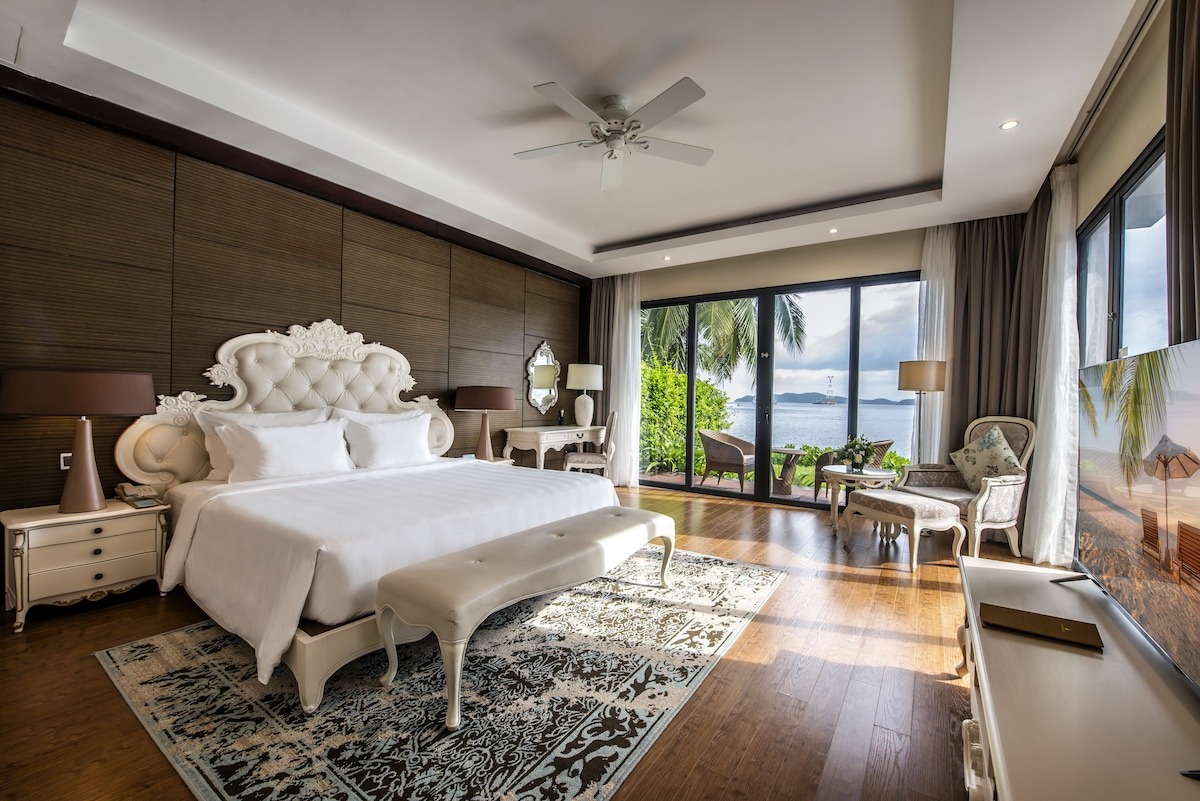Phòng nghỉ sang trọng tại khách sạn resort Nha Trang