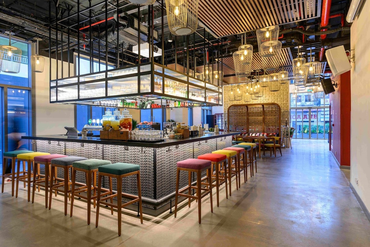 Quầy bar hiện đại khách sạn gần Sài Gòn