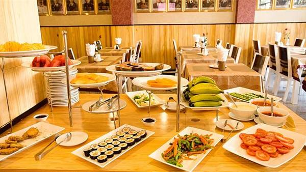 Nhà hàng sang trọng phục vụ ẩm thực đa dạng tại khách sạn