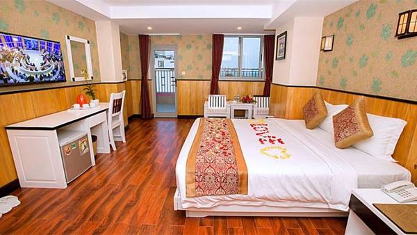 Hệ thống phòng nghỉ có ban công hướng phố thoáng mát