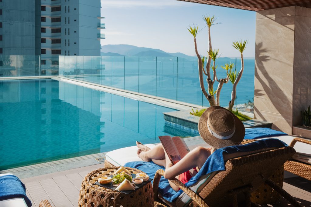 Không gian phòng ngủ sang trọng tại khách sạn Gonsala Nha Trang