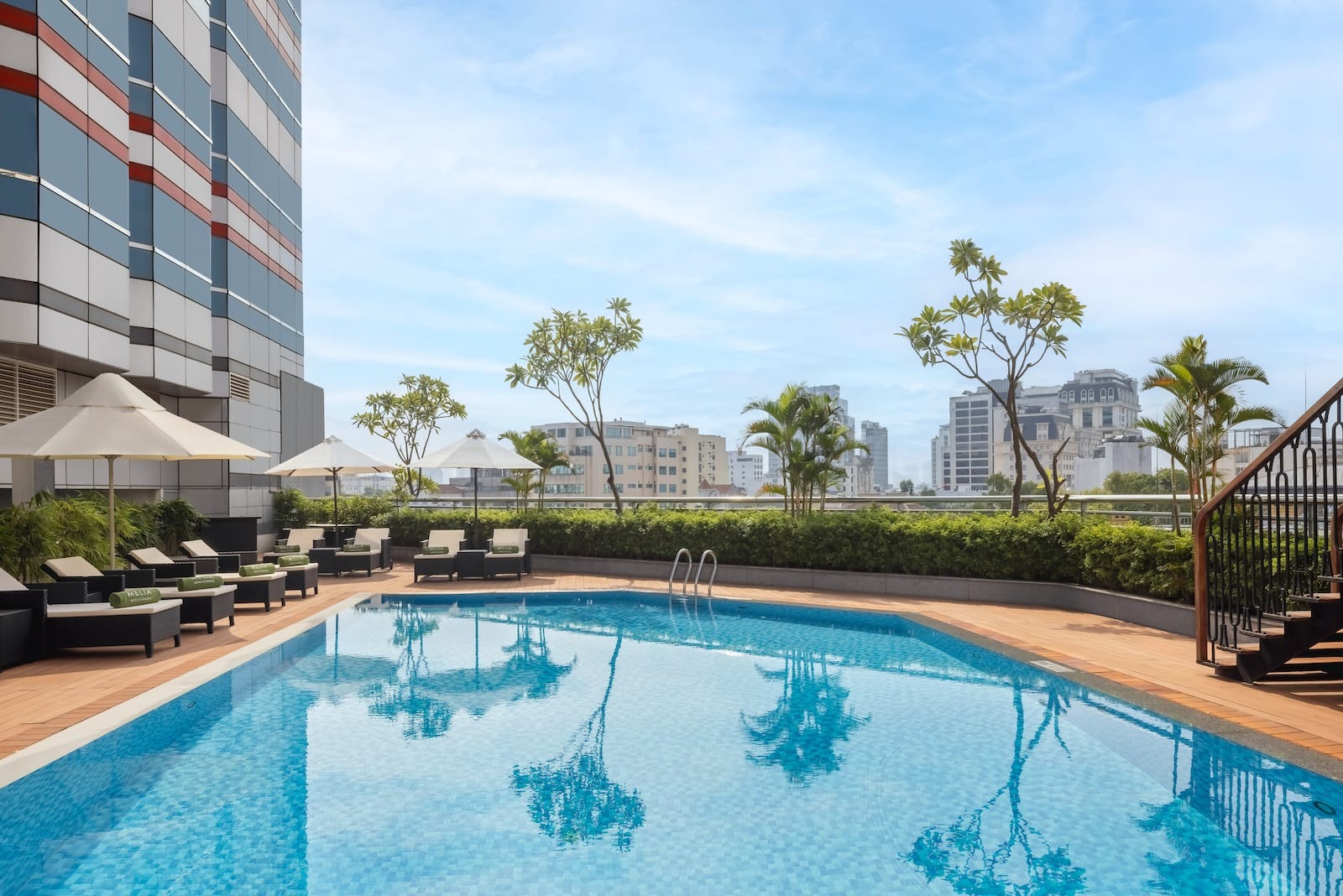 Hồ bơi khách sạn Hà Nội