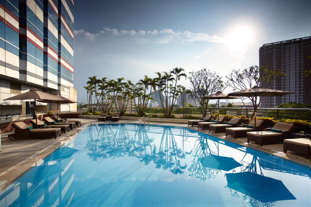 Bể bơi ngoài trời. Ảnh: Meliá Hanoi