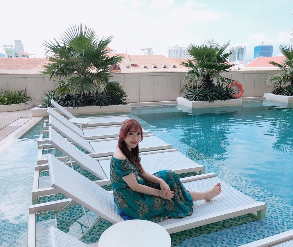 Không gian hồ bơi khách sạn Hilton Đà Nẵng