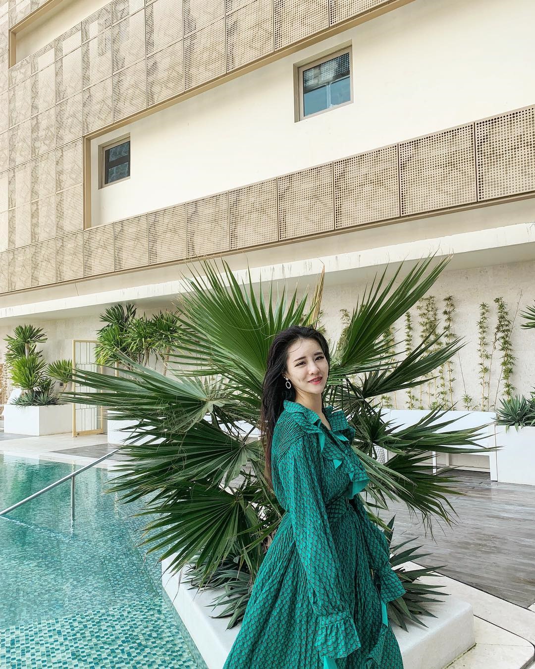 View hồ bơi và sông Hàn tại khách sạn Hilton Đà Nẵng
