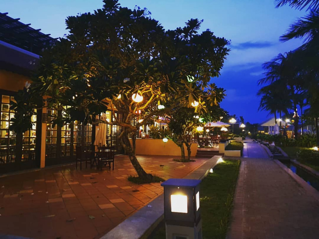 Victoria Hội An Beach Resort về đêm