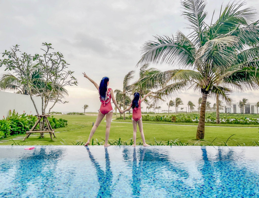 Bể bơi ngoài trời thư giãn