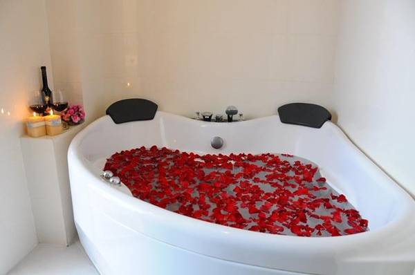 Khách sạn Hồng Vy 1 Sài Gòn - Bồn tắm Jacuzzi