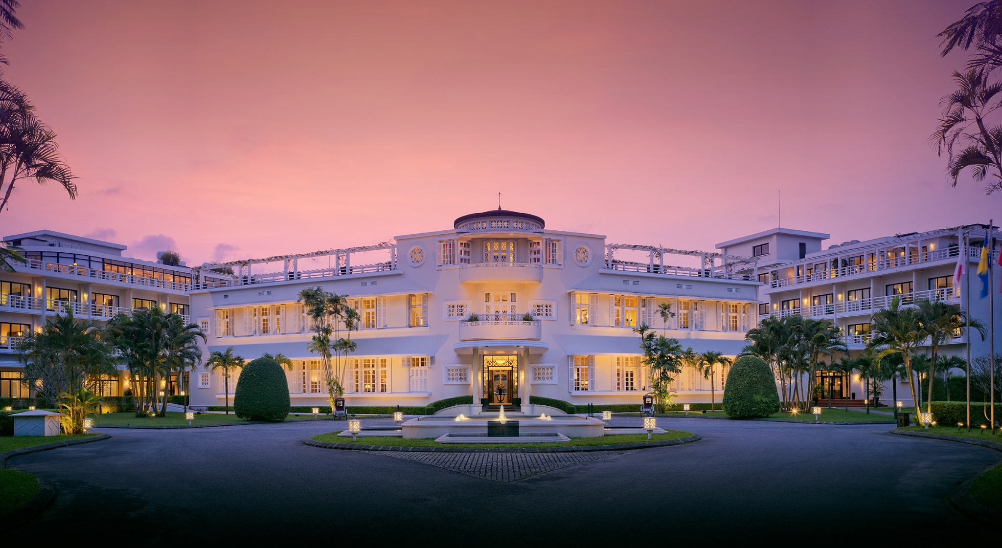 Azerai La Residence Huế bên sông Hương