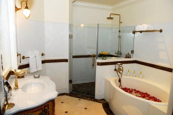 Nhà tắm sạch sẽ tiện nghi.