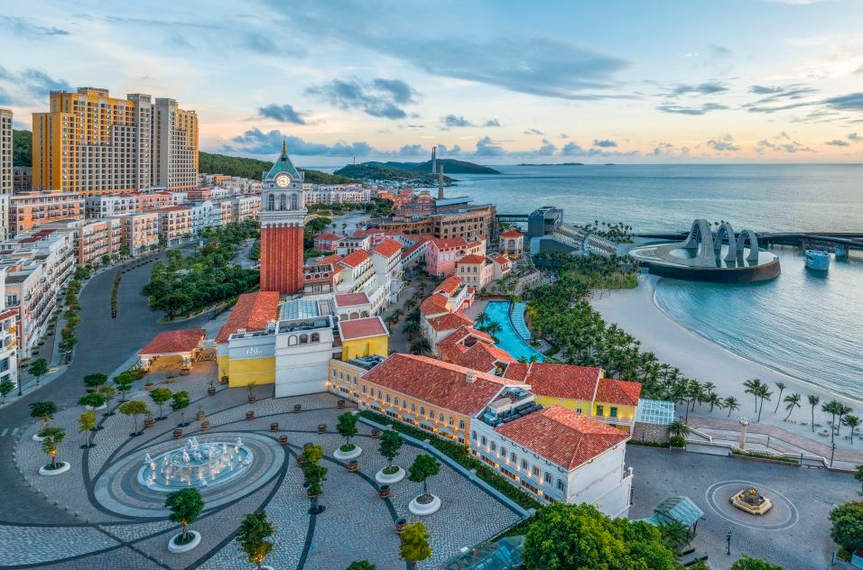 Khách sạn La Festa