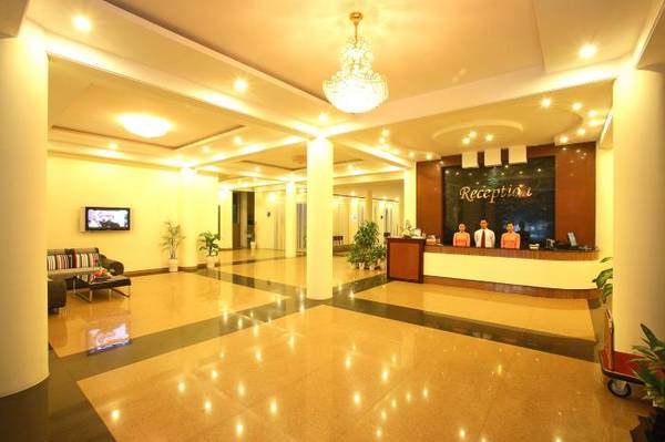 Sảnh đón tiếp sang trọng và rộng rãi tại Khách sạn New Star Huế.