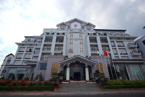 Du lịch Đà Lạt - Phía trước của khách sạn Ngọc Lan Đà Lạt.
