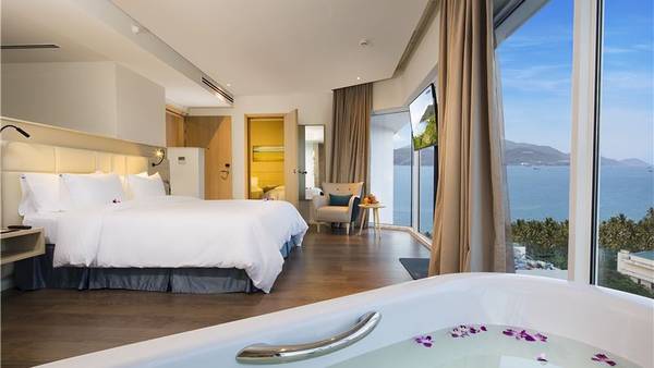 Phòng nghỉ sang trọng hướng biển tại Liberty Central Nha Trang