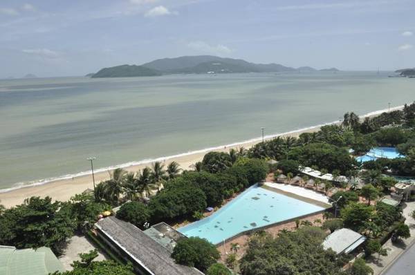 Khách sạn Nha Trang giảm giá Majestic nhìn từ ban công phòng nghỉ