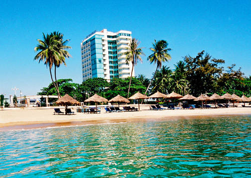 Bãi biển riêng thơ mộng của khách sạn Lodge Nha Trang