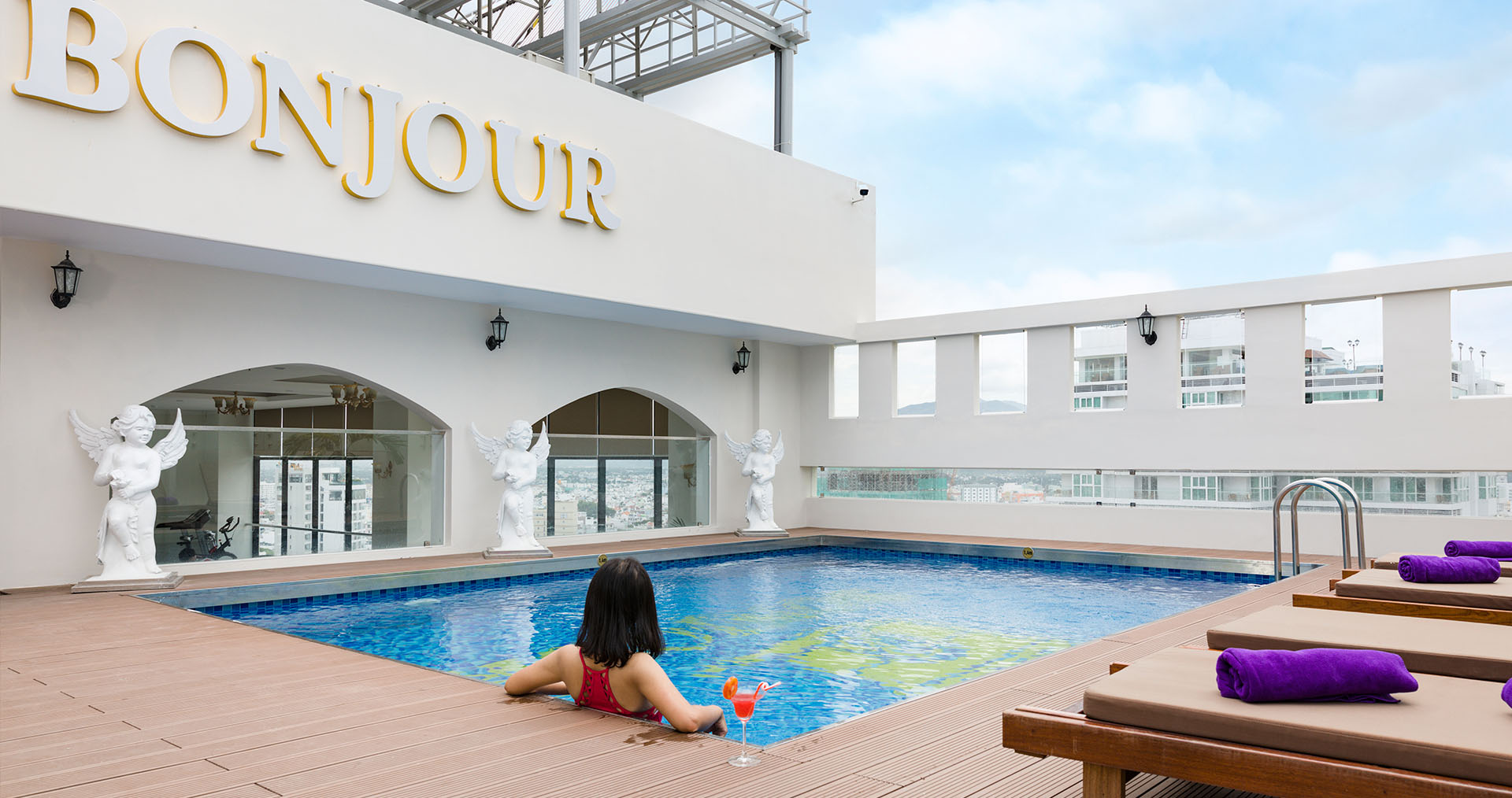 Ban công hướng biển từ phòng nghỉ Bonjour Nha Trang