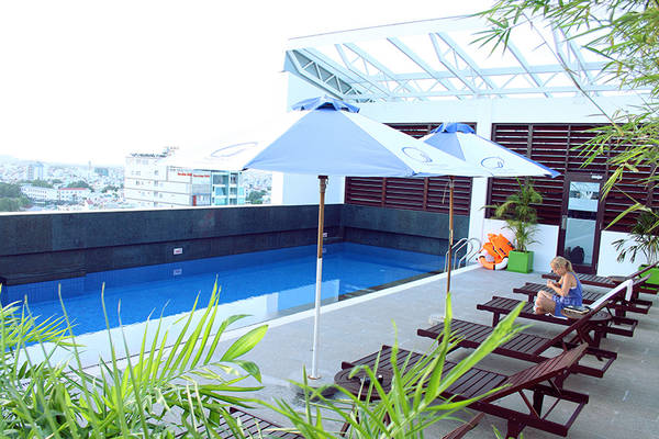 Khu vực hồ bơi. Ảnh: iVIVU.com