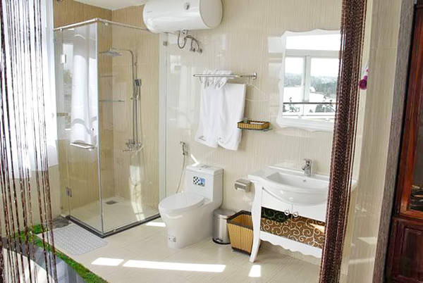 Phòng tắm sạch sẽ và tiện nghi tại Phố Núi