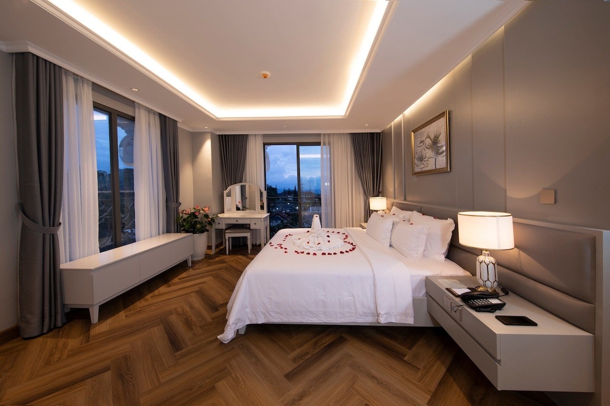 Phòng nghỉ khách sạn resort Đà Lạt MerPerle tiện nghi hiện đại
