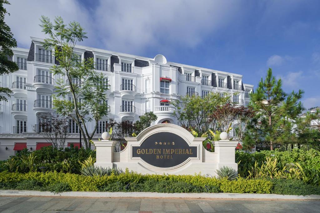 Bên ngoài khách sạn Golden Imperial Đà Lạt