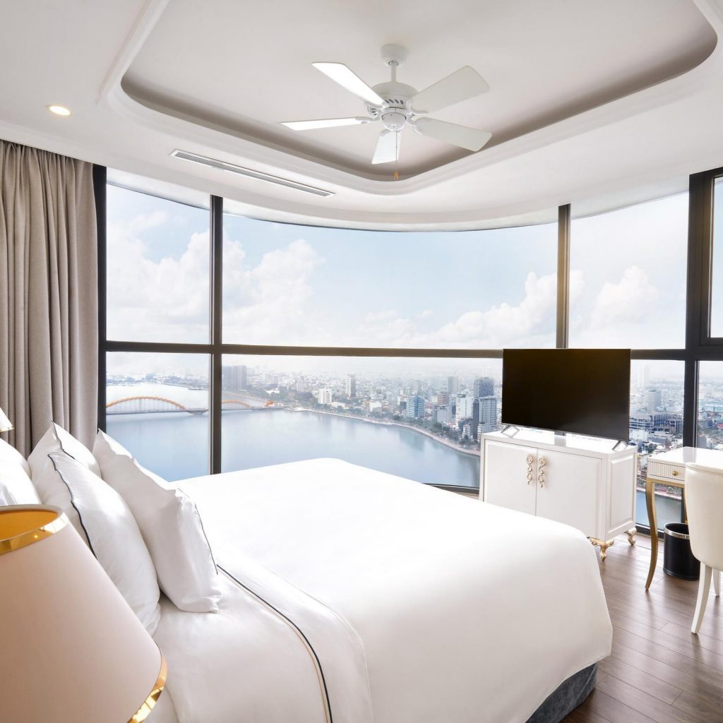 Phòng nghỉ sang trọng view sông Hàn tại khách sạn resort Đà Nẵng