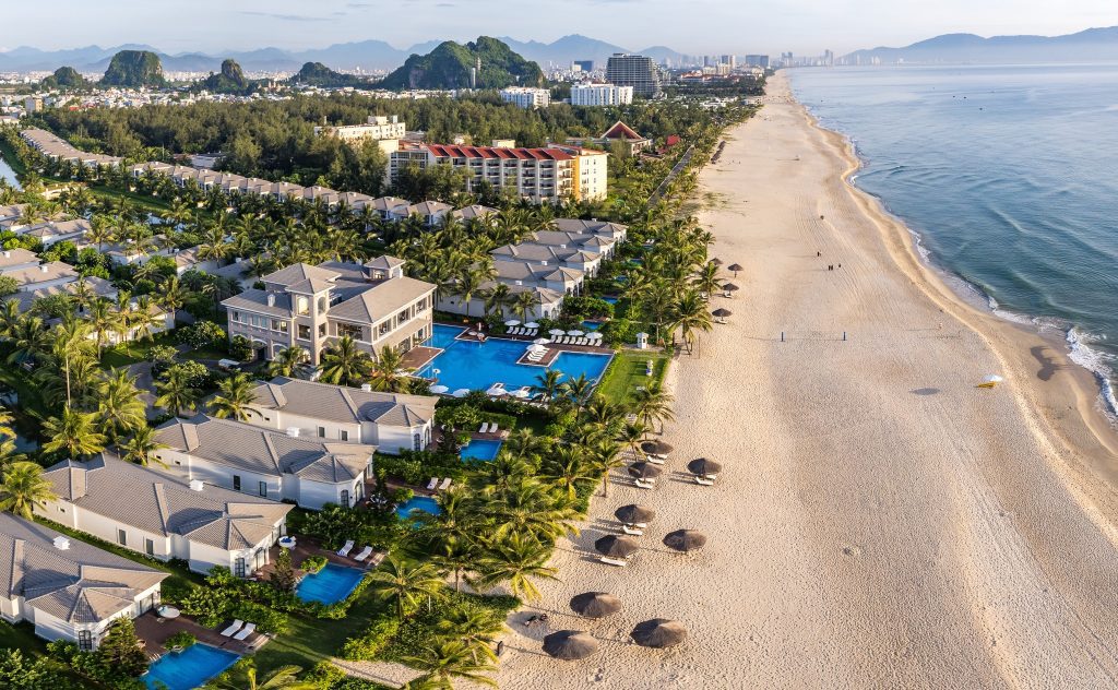 Biệt thự sang trọng và riêng tư bên bờ biển tại khách sạn resort Đà Nẵng