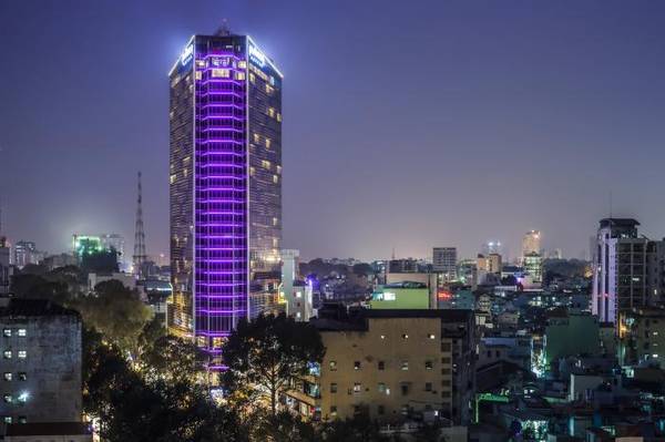 Khách sạn Pullman Saigon Centre lung linh trong đêm