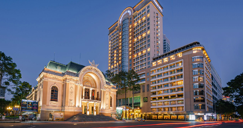 Tòa nhà Caravelle Sài Gòn - khách sạn Sài Gòn diễu binh