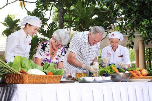 Trải nghiệm lớp học ẩm thực Huế tại khách sạn Saigon Morin Huế
