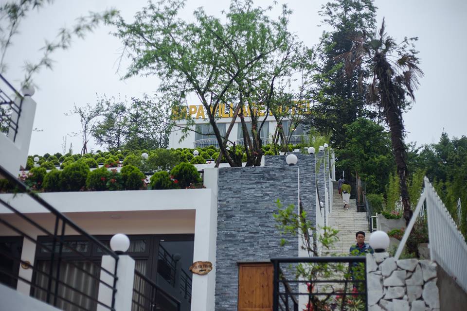 Khách sạn Sapa Village sân vườn xanh mát