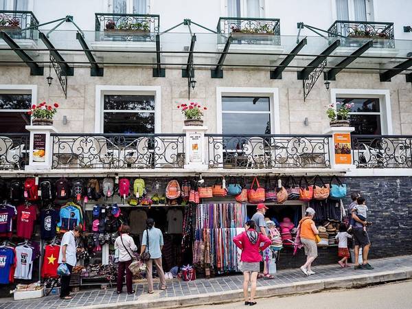 View phố Cầu Mây từ khách sạn U Sapa