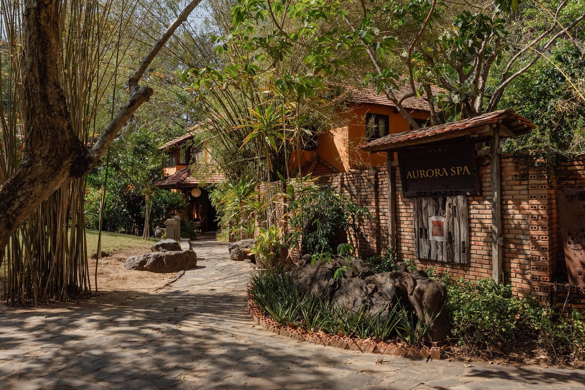 Khung cảnh mộc mạc tại resort Hồ Tràm