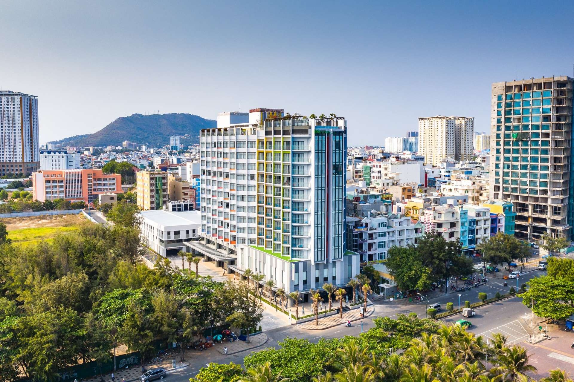 Khách sạn Vũng Tàu nằm tại khu vực Bãi Sau sôi động