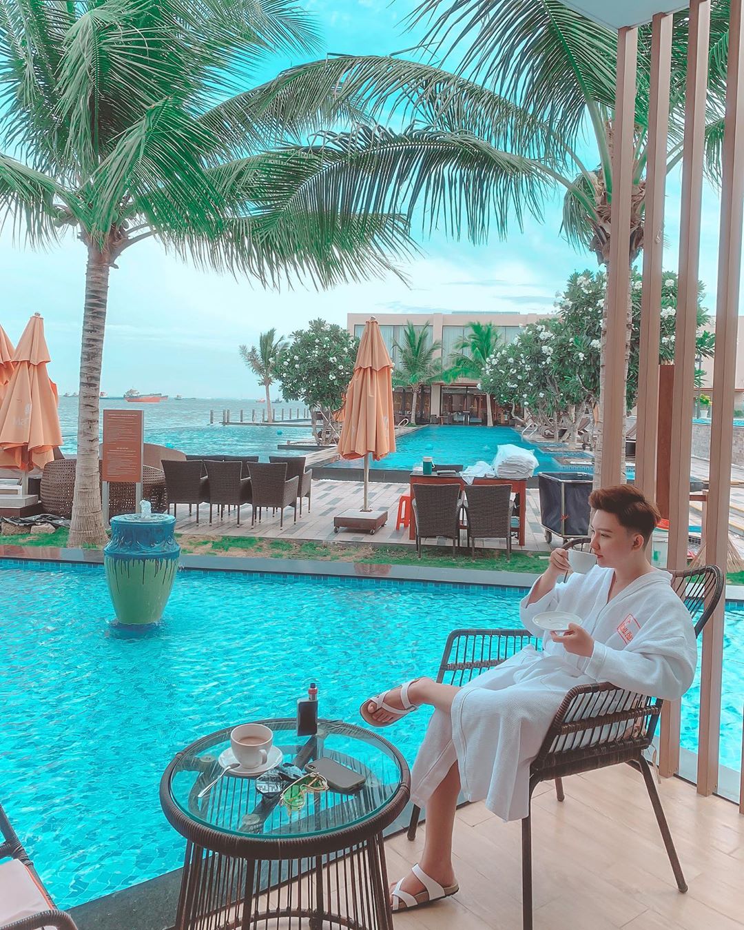 Bể bơi vô cực view biển tại Marina Bay Resort & Spa